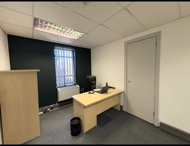 23M² SERVICED OFFICE TO LET IN FOURWAYS